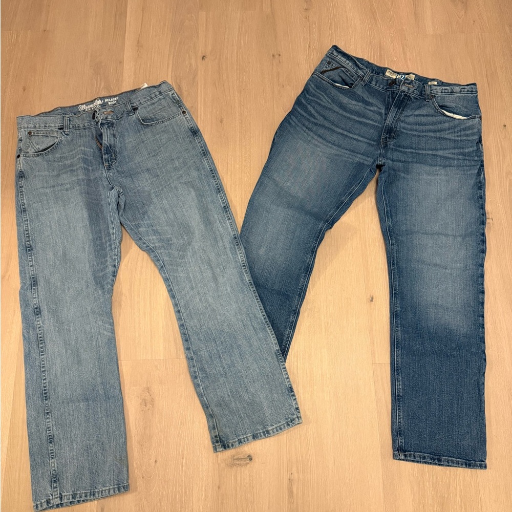 Ariat & wranglerMen's Relaxed Jeans - medium and Dark Wash sold together